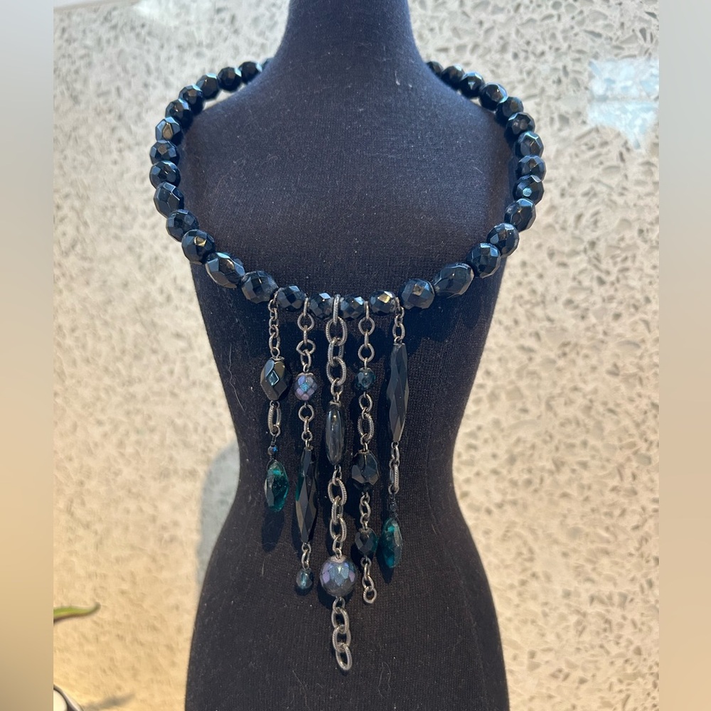 Front dangle choker. Perfect for any v-neck!